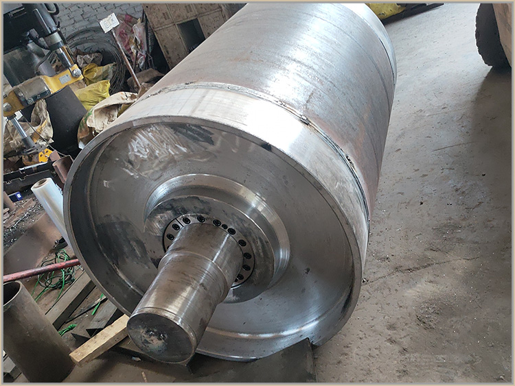 铸钢接盘滚筒生产中